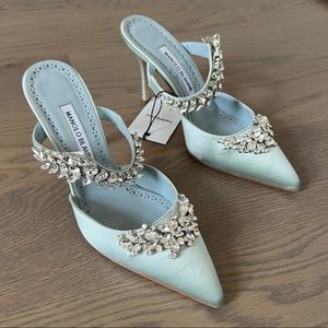 NWT Manolo Blahnik Lurum 90mm mules Size 38 light blue green